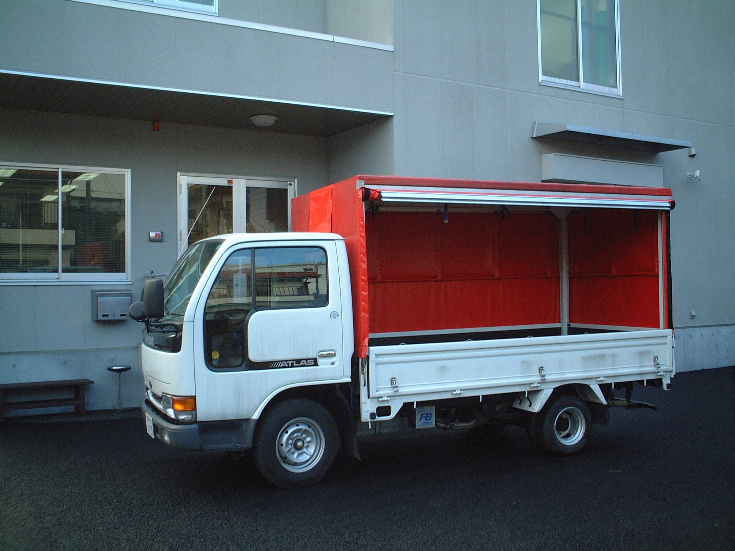 側面巻き上げ解放車マッキー 株式会社石井